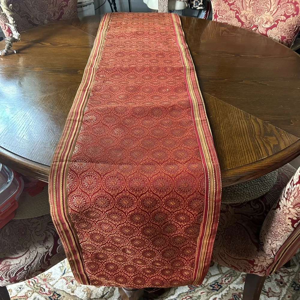 Vintage Burgundy & Gold Table-Runner